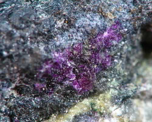 FIGURE 2. Putnisite Article illustration