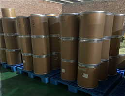 1-[2-Chloro-4-(4-chlorophenoxy)phenyl]ethan-1-one