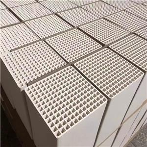 Ceramic honeycomb heat accumulator