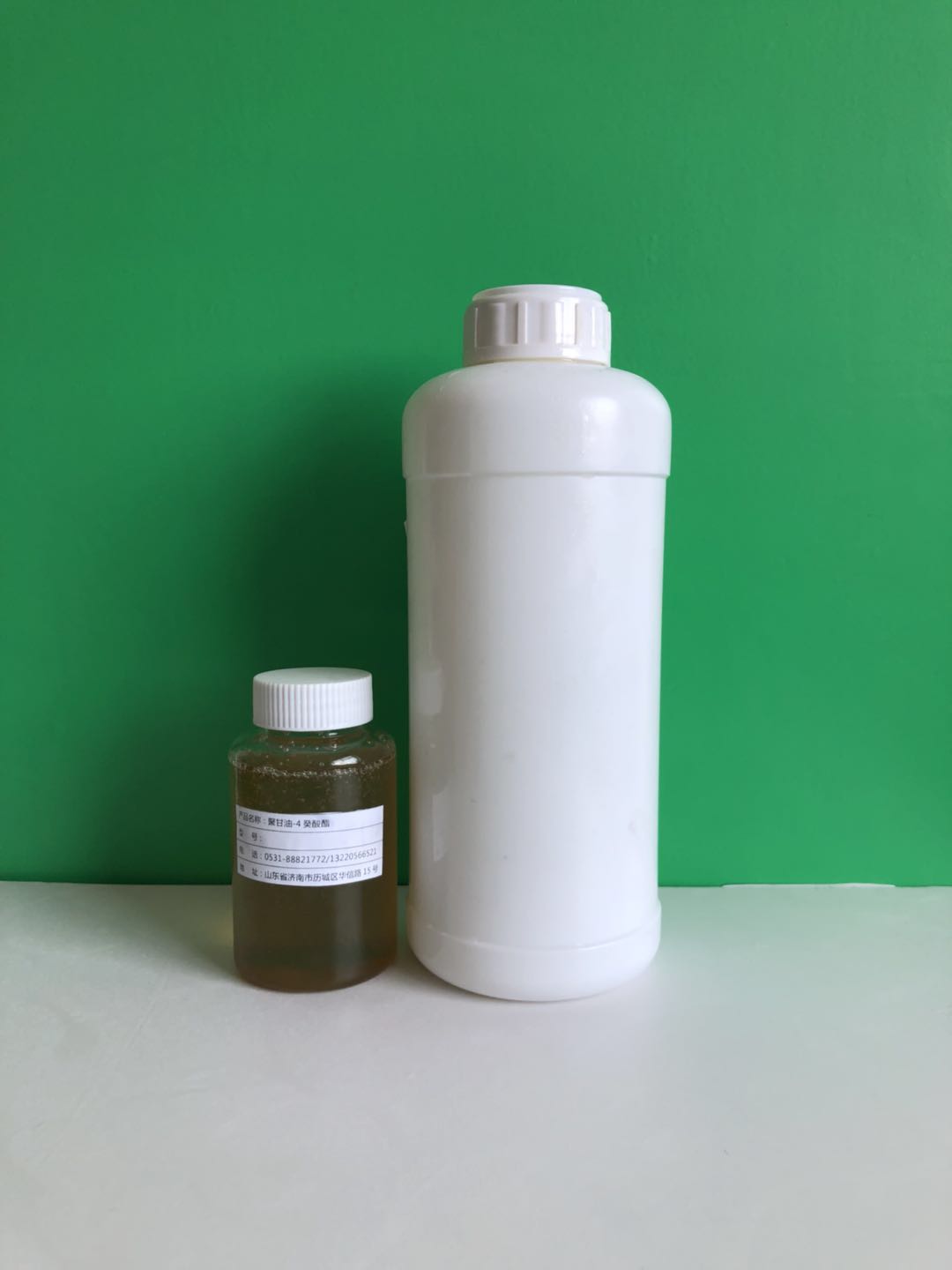 聚甘油-4癸酸酯