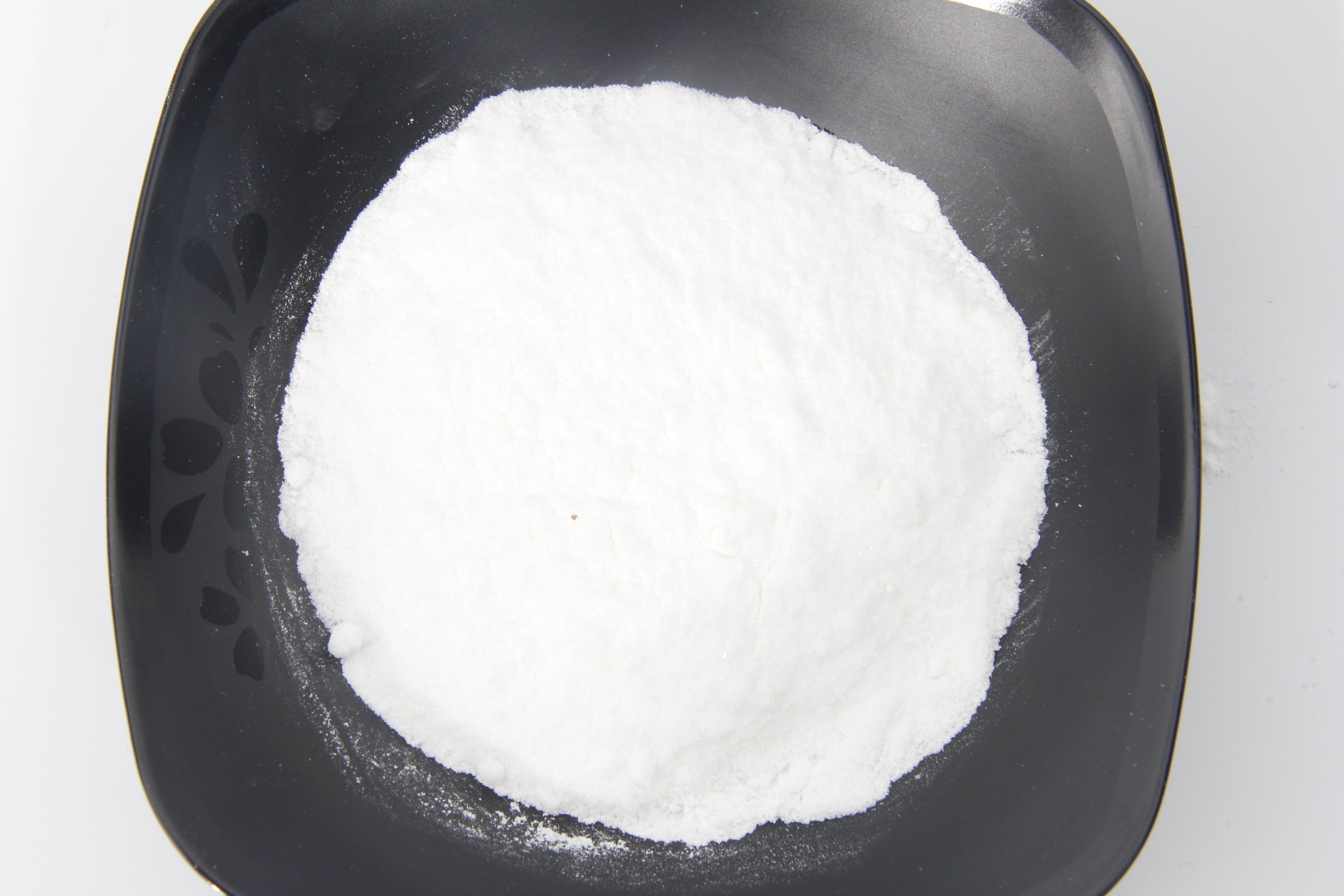 2-(benzylideneamino)-2-methylpropan-1-ol