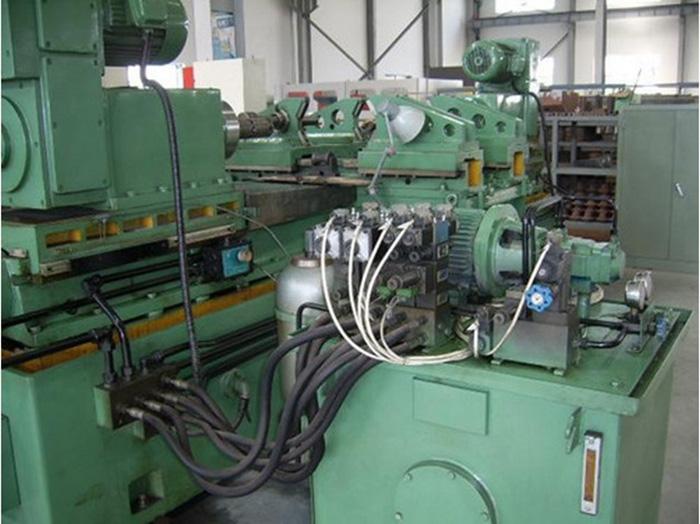 工业设备液压系统用液压油.jpg 工业设备液压系统用液压油.jpg