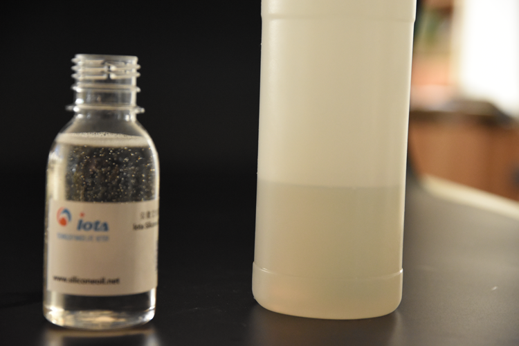 异辛基三氯硅烷