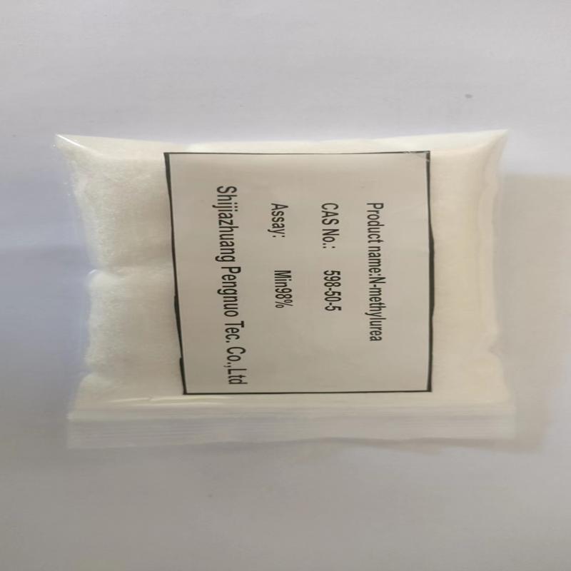  甲基脲，分子式C2H6N2O，用于有机合成及制药工业。