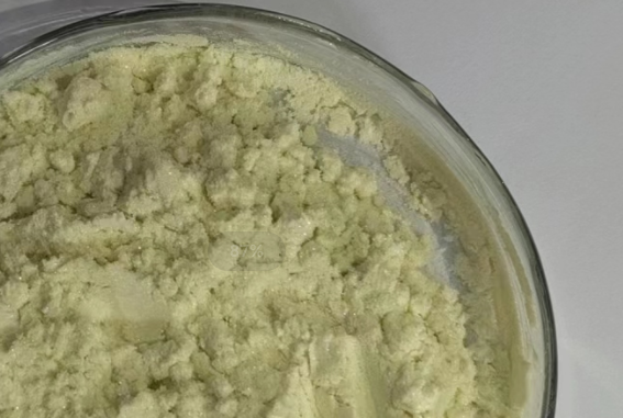 4,5-双(2-甲氧基乙氧基)-2-硝基苯甲腈