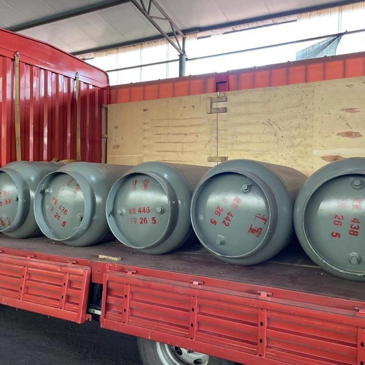 拉钢瓶车辆.jpg 拉钢瓶车辆.jpg