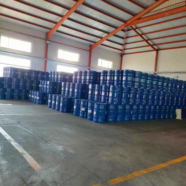 蓝色铁桶4.jpg 蓝色铁桶4.jpg