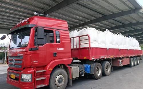 袋子装车1.jpg 袋子装车1.jpg