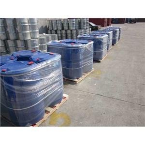 本品广泛用于配制各种果汁食用香精，如杏、香蕉、梨、苹果等香型香精以及朗姆酒的调香