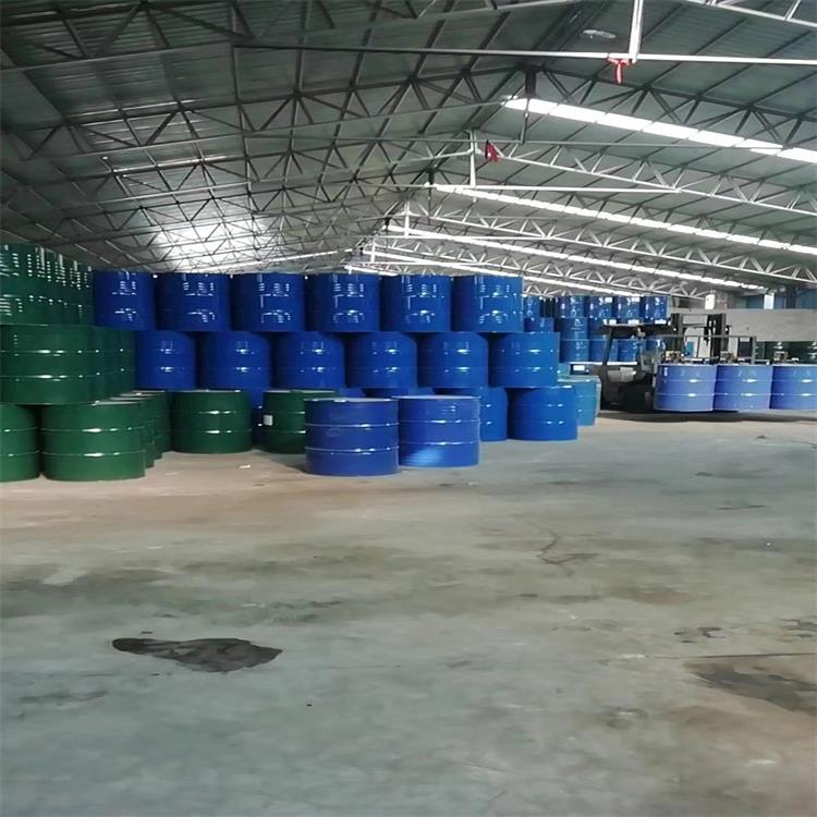 蓝色铁桶7.jpg 蓝色铁桶7.jpg