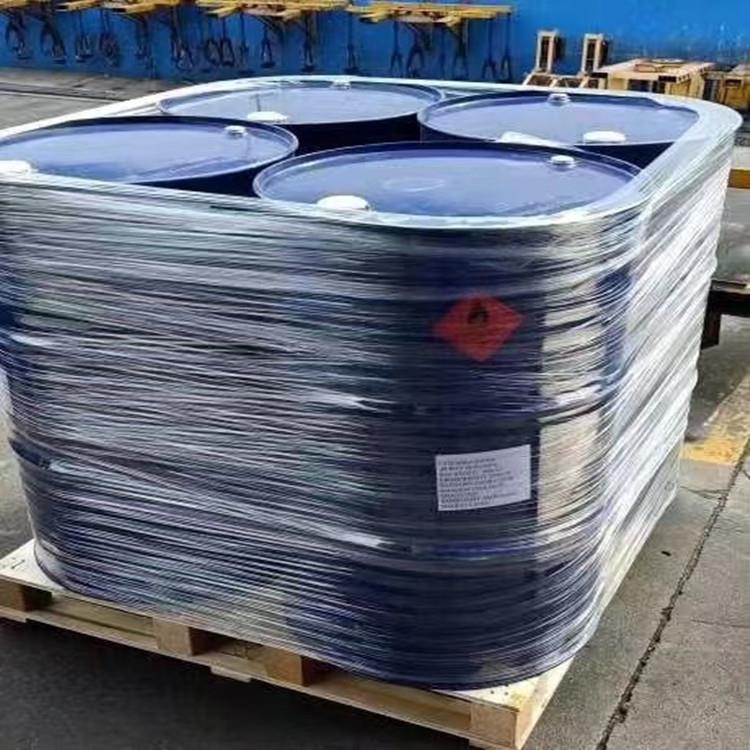 蓝色铁桶1.jpg 蓝色铁桶1.jpg