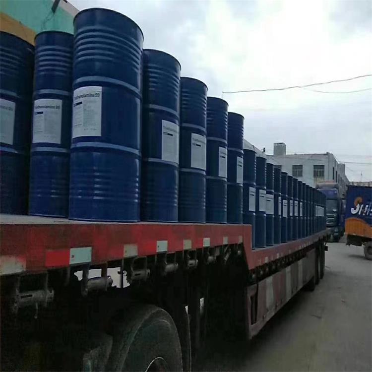 蓝色铁桶3.jpg 蓝色铁桶3.jpg