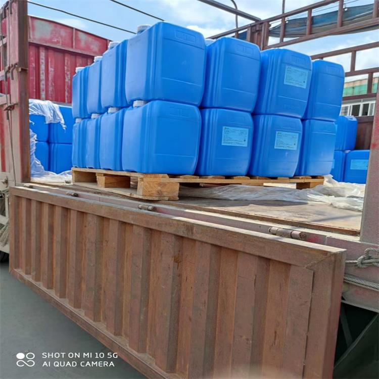 小蓝色塑料桶3.jpg 小蓝色塑料桶3.jpg