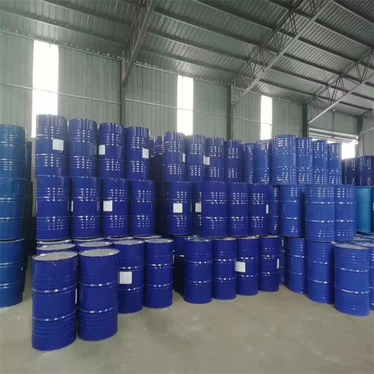 蓝色铁桶6.jpg 蓝色铁桶6.jpg