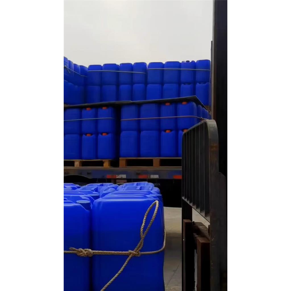 三甲基氰硅烷，三甲基硅化腈，三甲基硅氰，TMSCN 主要用于有机合成中的氰化反应