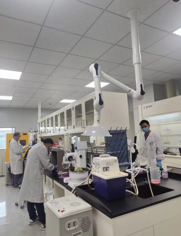 (3R,3aS,6aR)-六氢呋喃并[2,3-b]呋喃-3-基((2S,3R)-4-(4-氨基-N-异丁基苯磺酰胺)-3-羟基-1-苯基丁-2-基)氨基甲酸酯乙醇盐 635728-49-3