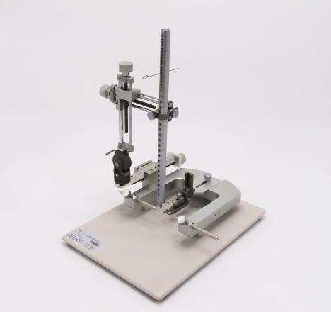 自由落体颅脑损伤打击器；自由落体打击器；脑损伤打击器；自由颅脑损伤落体操作臂