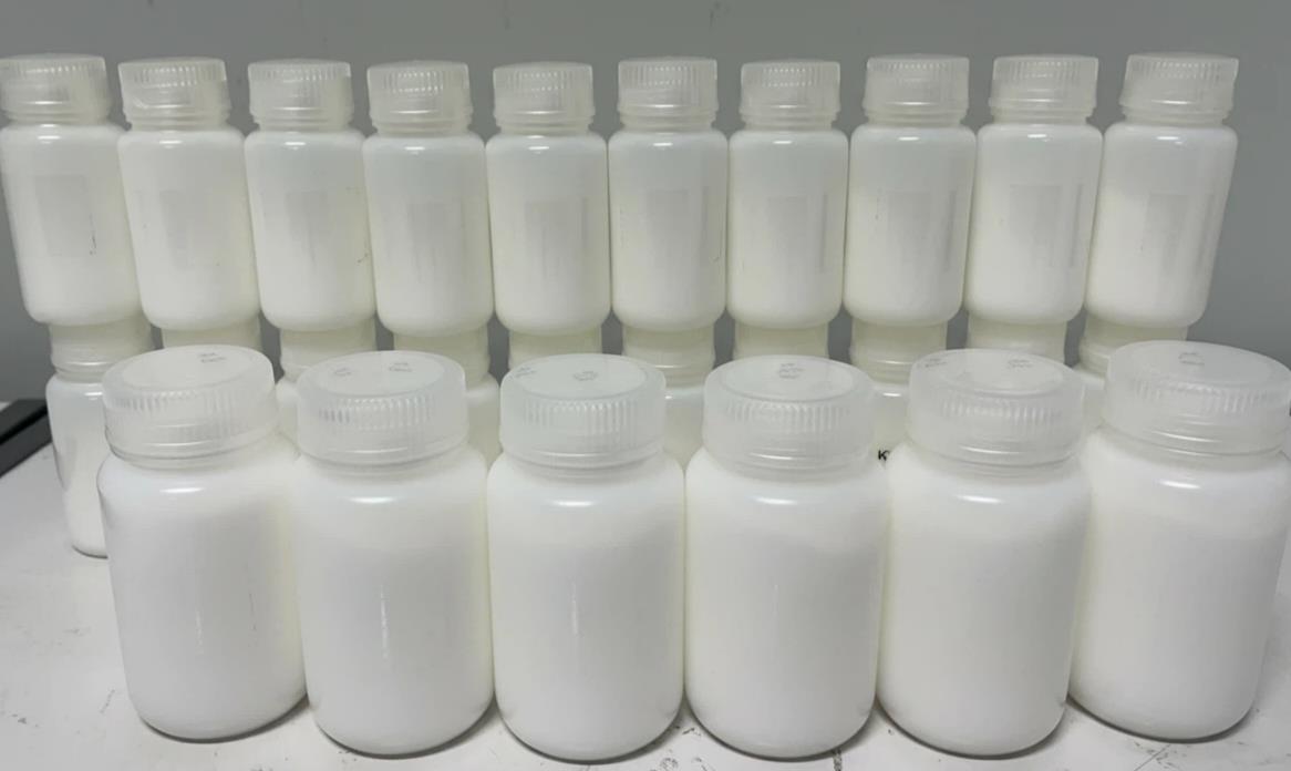 多个瓶子.png 多个瓶子.png