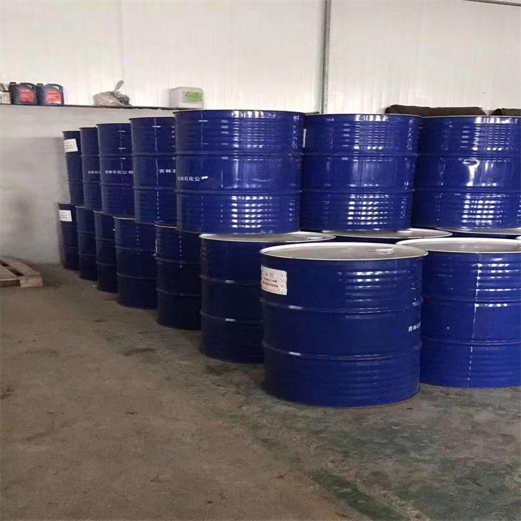 蓝色铁桶5.jpg 蓝色铁桶5.jpg