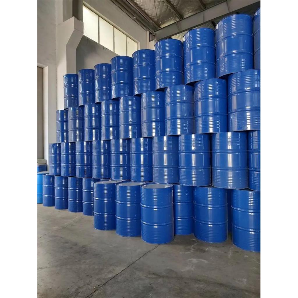 乙二醇甲醚，又称三甘醇单甲醚，属于乙二醇醚类核心溶剂，化学本质为多羟基醚类化合物